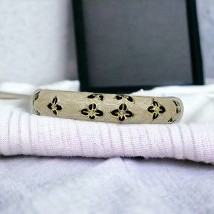 Bangle Bracelet Vintage Flower Clamper Beige Enamel Black Gold Flower Fashion